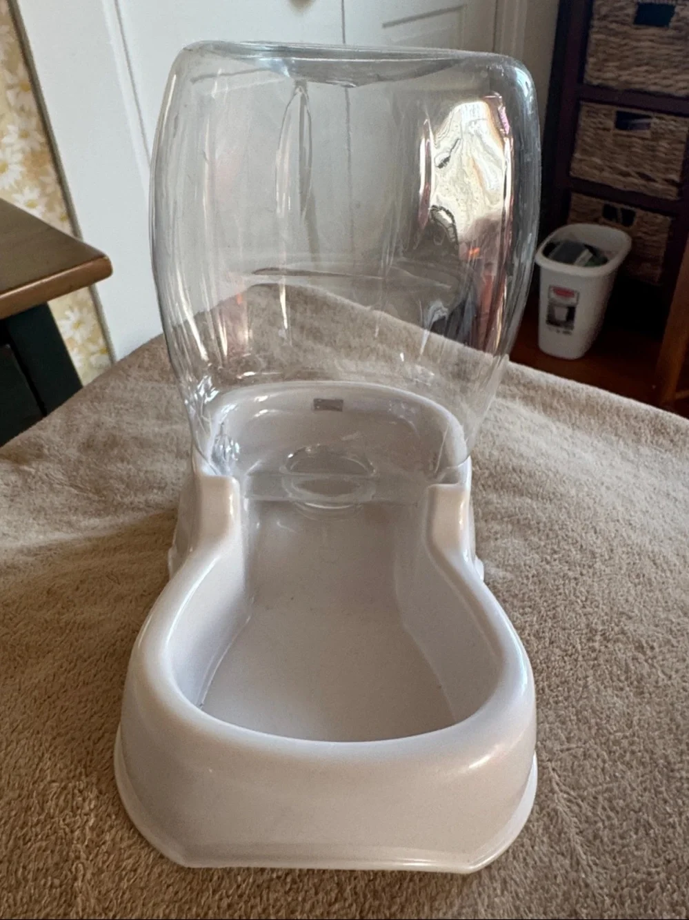 Petmate White Automatic Water Dispenser with Clear Reservoir